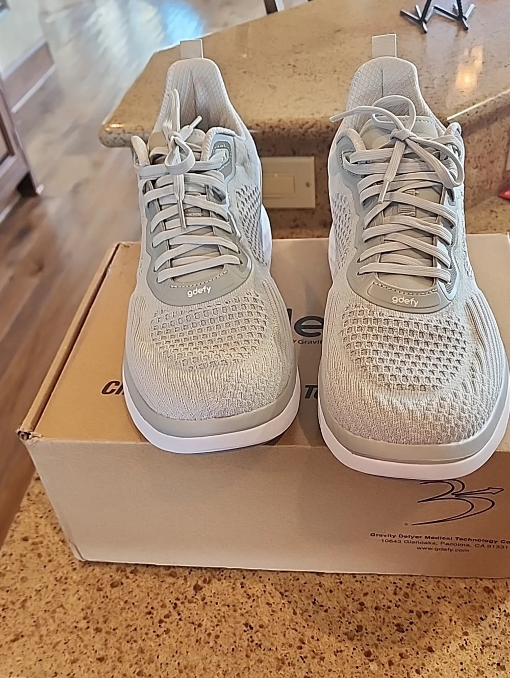 NEW IN BOX MENS SIZE 15W GRAVITY DEFYER VERSOCLOUD XLR8 RUNNING SHOES.